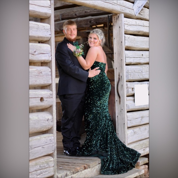 Portia & Scarlett  emerald green prom dress. size 12, altered to a 10. - Picture 2 of 5